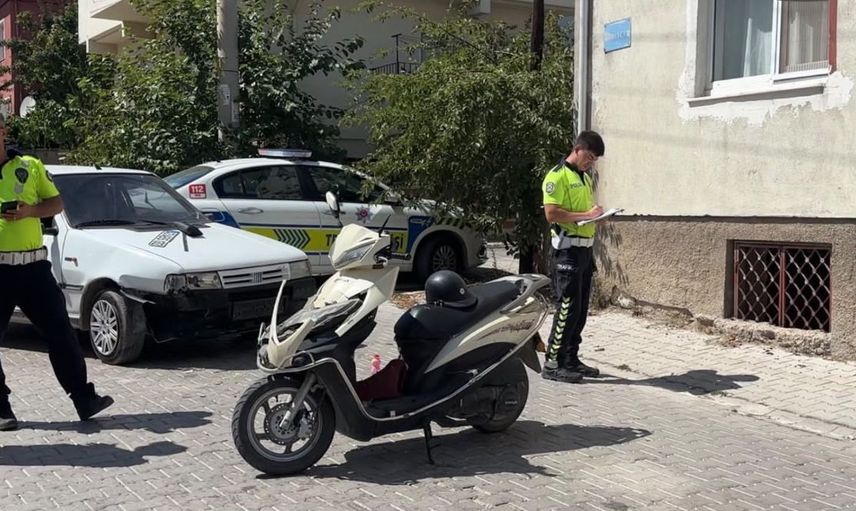 Tavşanlı'da otomobil ve motosiklet çarpıştı: yaralı sürücü hastaneye kaldırıldı