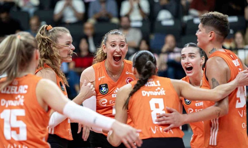 Eczacıbaşı Peron, evinde rahat bir galibiyet aldı