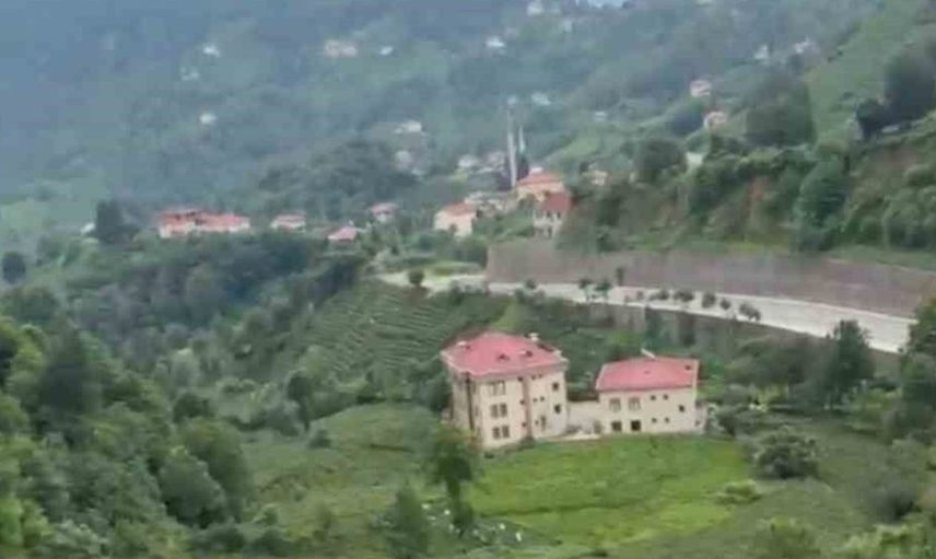 Rize'nin çay üreticisi ilkel teleferikle tehlikeli yolculuğunu kaydetti