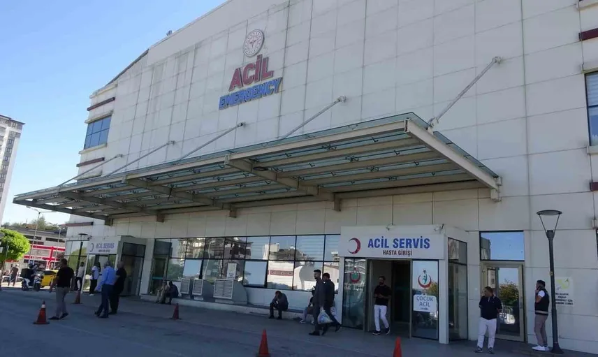 Taşköprü'de silaj makinesine bacağını kaptıran genç hastaneye kaldırıldı