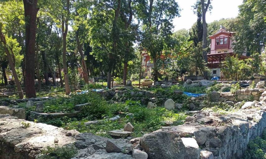Samsun'da tarihi mezarlıkta yapılan restorasyon çalışmalarıyla saklı tarih gün yüzüne çıkıyor