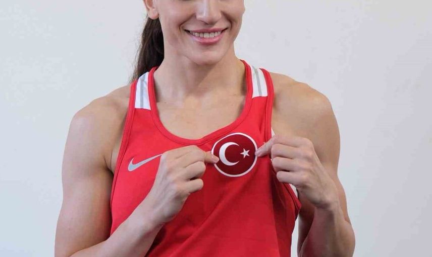 Gizem Özer Avrupa Boks Şampiyonası'nda bronz madalya kazanarak gururlandırdı