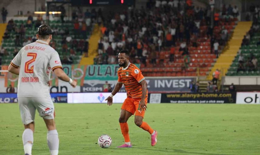 Corendon Alanyaspor ve Göztepe 2-2 berabere kaldı