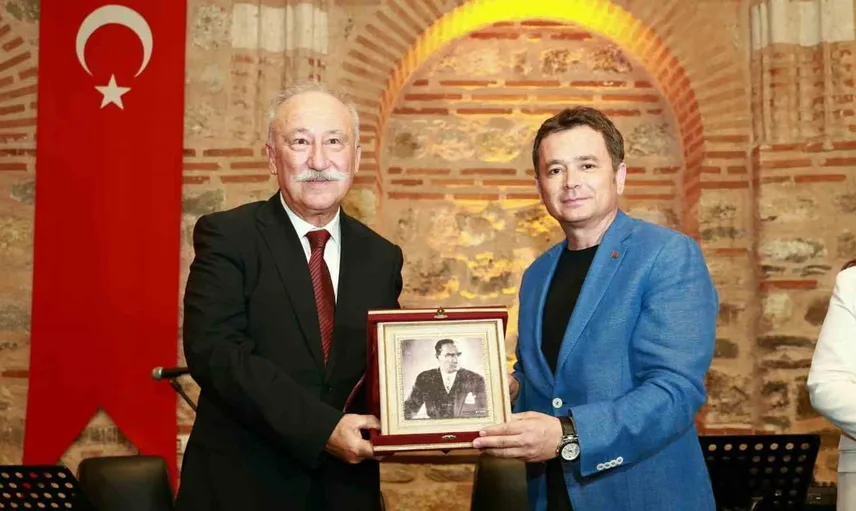 Altan Erkekli, Osmangazi’de 30 Ağustos’u duygu dolu bir hikaye ile kutladı