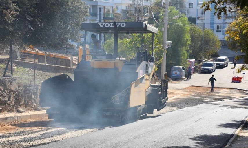 Bodrum'da dört mahallede yol yapım çalışmaları devam ediyor