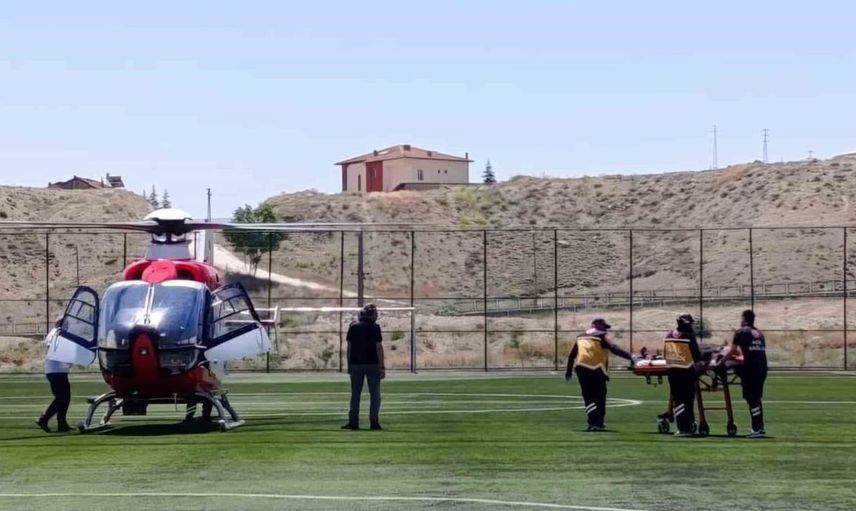Damar rahatsızlığı yaşayan 78 yaşındaki kadın hastaya hava ambulansı ile sevk