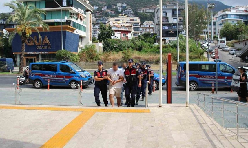 Alanya'da emlak ofisine silahlı saldırı: İki şüpheli tutuklandı