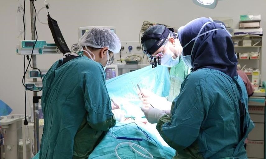 Sivas'ta lokal anestezi ile şahdamarı operasyonu