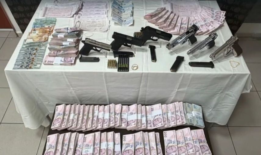 İzmir'de tefeci çetesi çökertildi: 2 milyon TL ve silahlar ele geçirildi