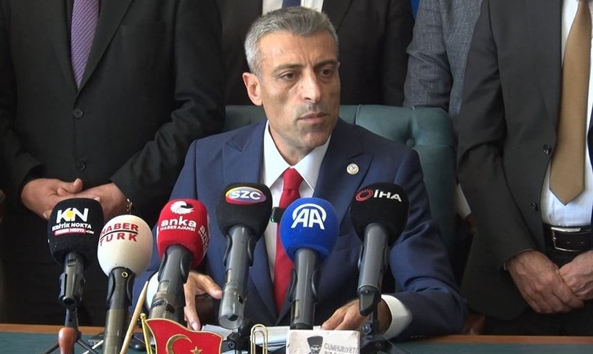 Yenilik Partisi, YENİ Parti'ye isim krizi için süre tanıdı