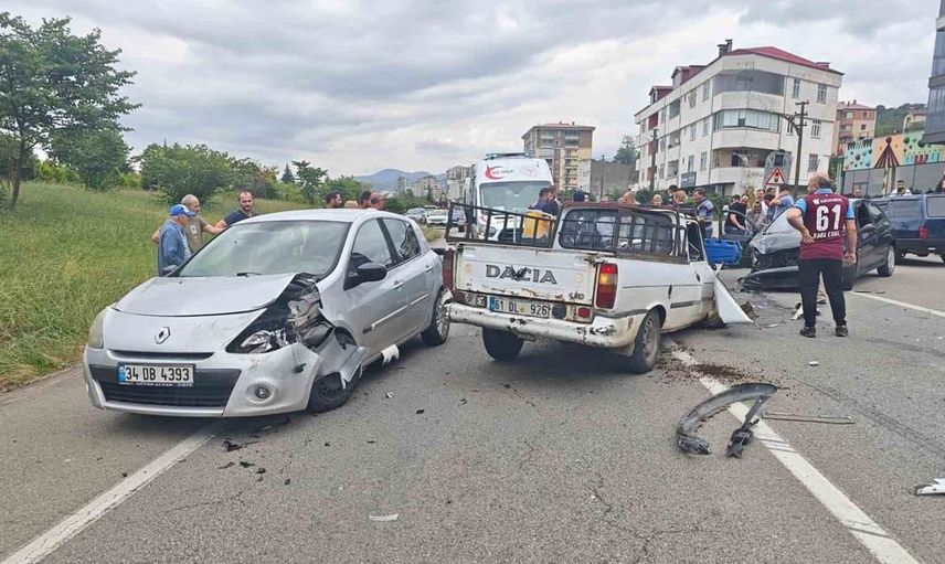 Trabzon'da zincirleme trafik kazası: 8 kişi yaralandı
