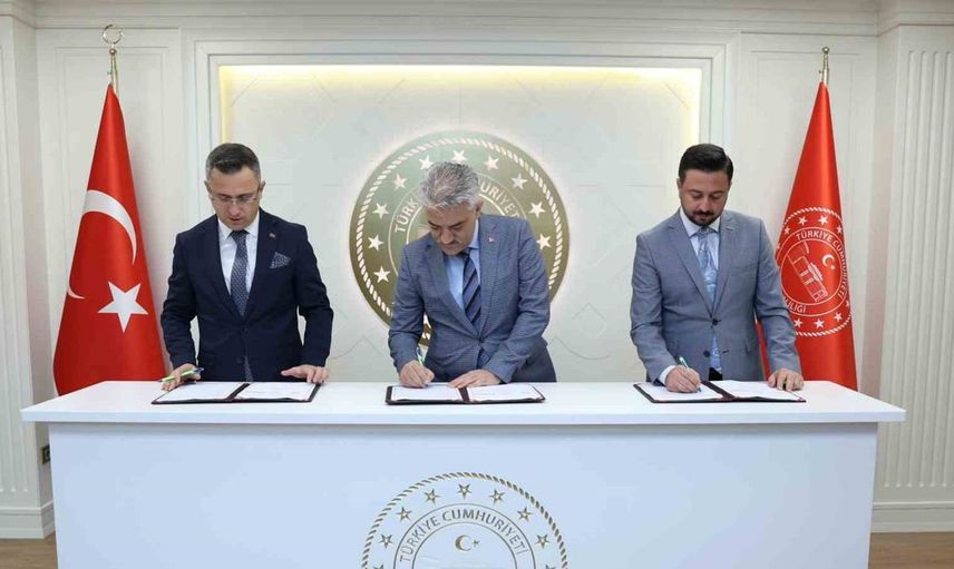 Düzce'de öğrencilere ödül, ailelere bebek desteği sağlayan yeni projeler hayata geçirildi