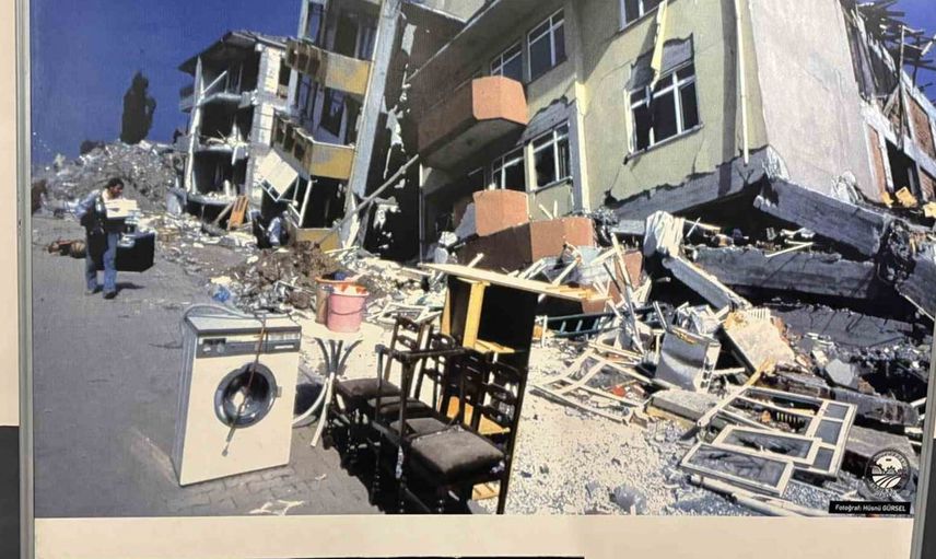 Dört yıl süren acıyı unutturmayan deprem müzesi ziyaretçilerini ağırlıyor