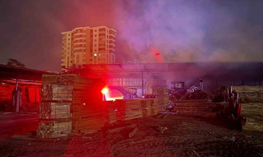 Kayseri'de kereste fabrikasında kısa süreli yangın paniği