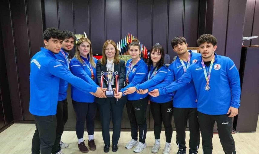 Ondokuz Mayıs Üniversitesi sporcuları madalyalarla döndü