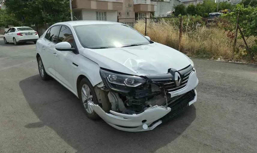 Adıyaman'da motosiklet ile otomobil çarpıştı: iki kişi hastaneye kaldırıldı