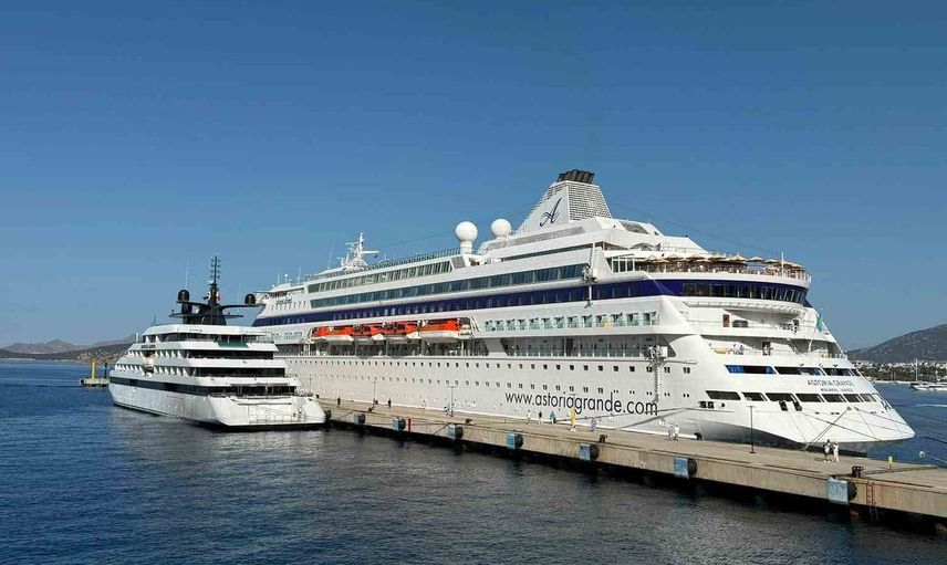 Bodrum’a iki yolcu gemisi geldi