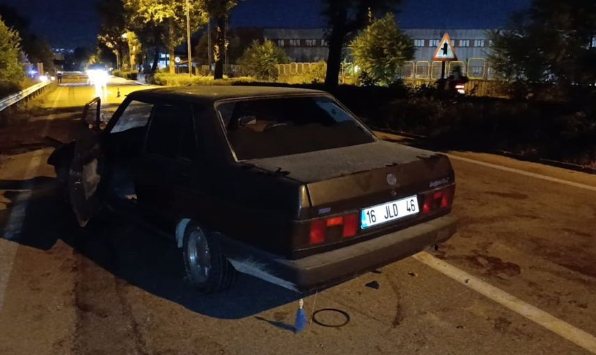 Bursa'da kontrolden çıkan araç refüje çarptı: sürücü yaralandı