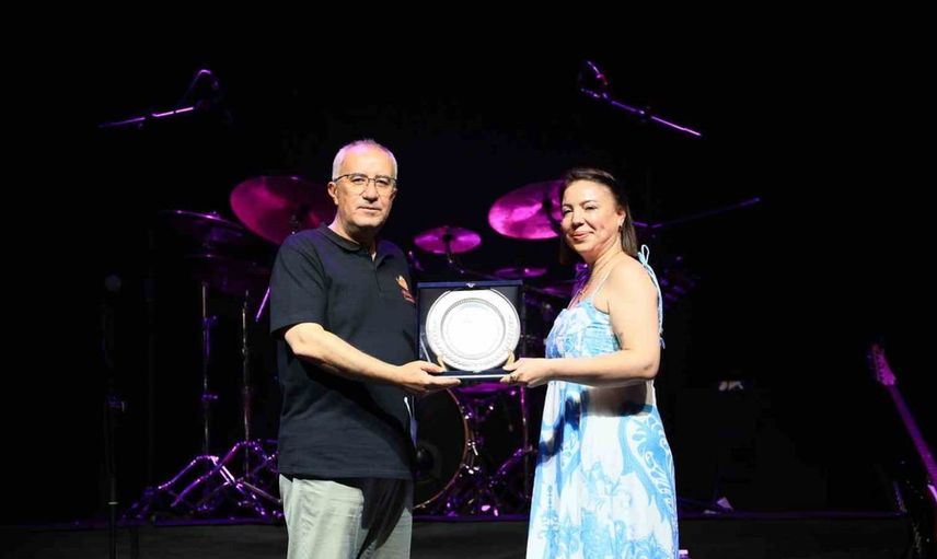 Çameli festivali görkemli bir kapanışla sona erdi: Tuğba Yurt sahne aldı