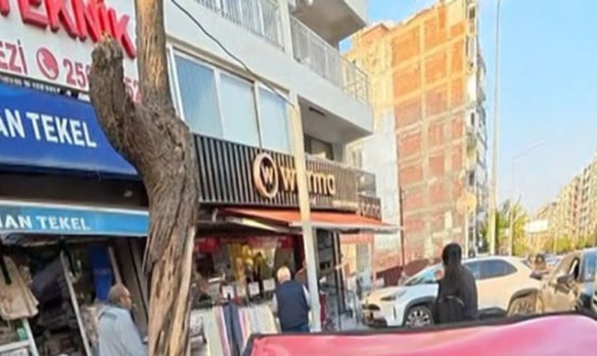 İzmir'de kontrolden çıkan otomobil çarşıyı harabeye çevirdi