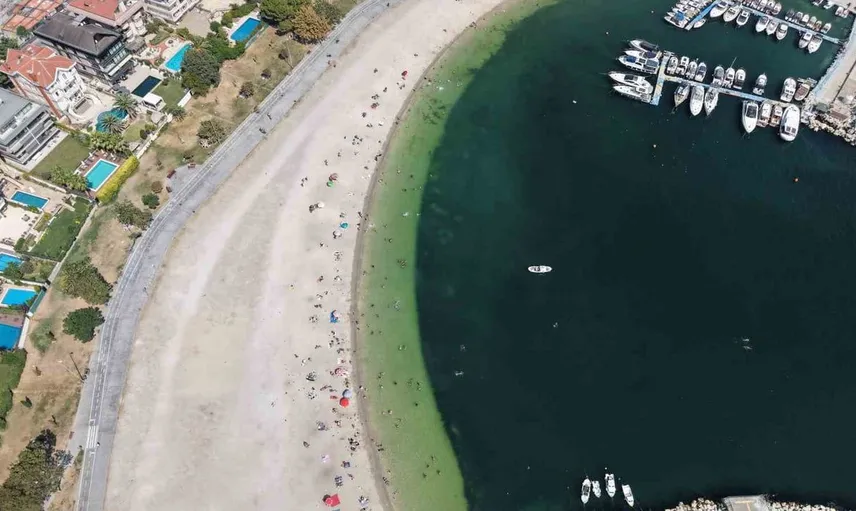 Yeşilköy sahilinde deniz kirliliği tehlikesi: Uyarılara rağmen denize girenler var