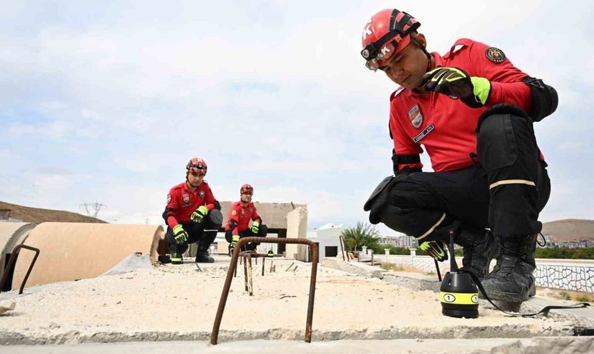 Elazığ'da afet senaryosuyla kurtarma tatbikatı düzenlendi