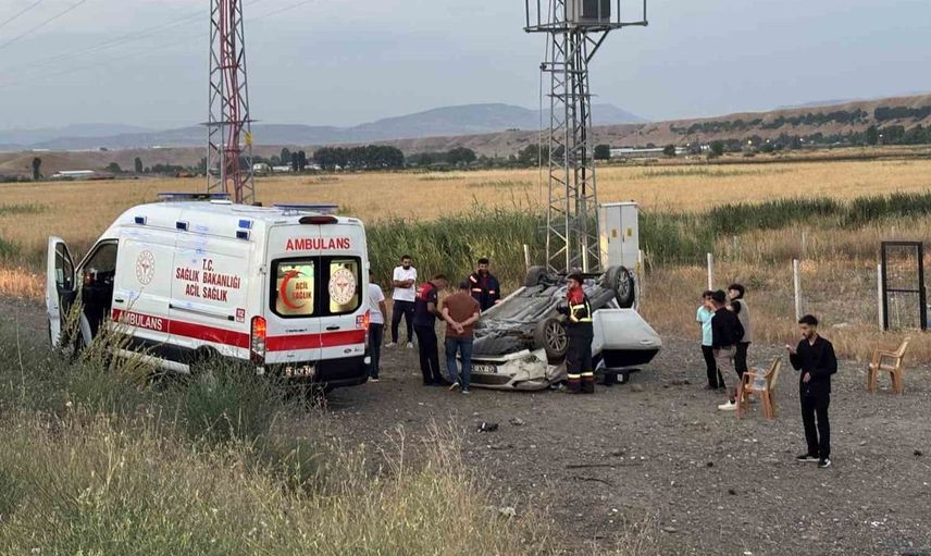 Bingöl'de otomobil takla attı: 3 yaralı