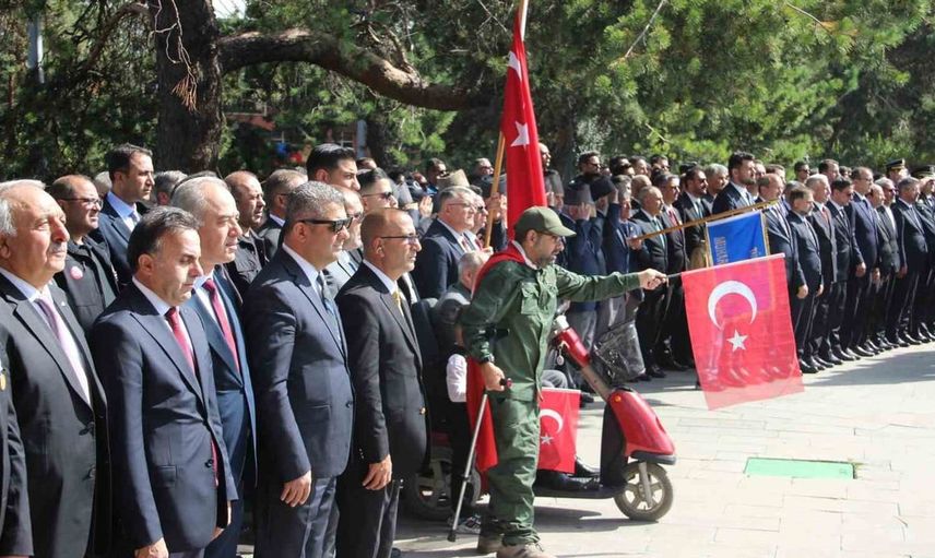 Gaziler Günü'nde Bakan Yumaklı'nın anlamlı ziyareti: Şehitler anısına çelenk sunuldu