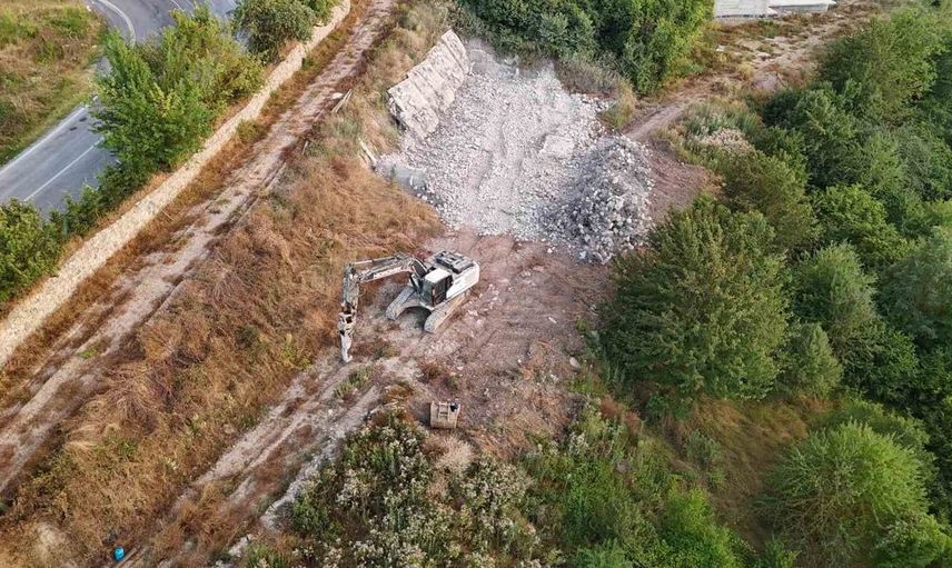 Kartalkaya'da 78 kişinin hayatını kaybettiği otelin sahibinin kaçak yapısı yıkıldı