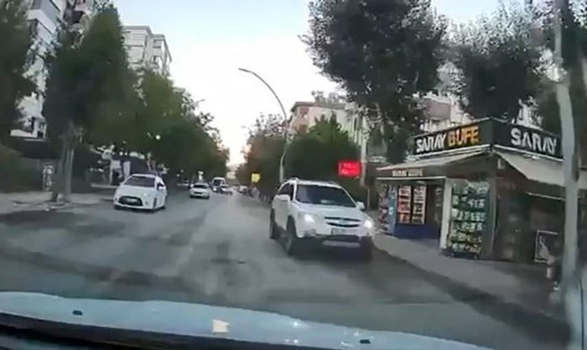 Elazığ'da ters yönden gelen sürücü trafikte panik yarattı