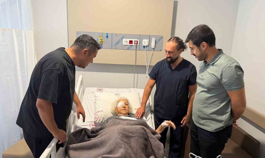 93 yaşındaki hastaya başarılı katarakt ameliyatı: Marmaris Devlet Hastanesi'nde göz sağlığına önemli katkı
