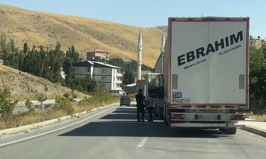 Esendere gümrük kapısında uzun tır kuyruğu sürücülerini mağdur ediyor