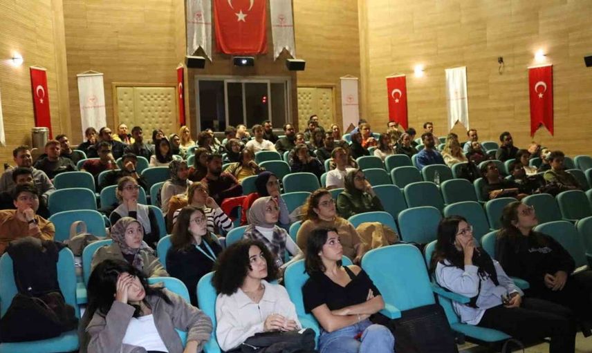 Düzce Atatürk Devlet Hastanesi'nde pratisyen hekimlere acil tıp eğitimi verildi
