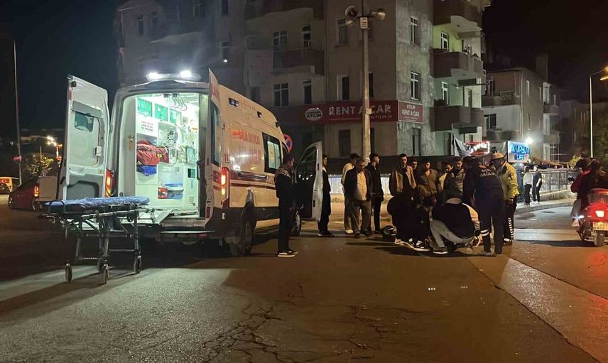 Niğde'de motosiklet ve otomobil çarpıştı: yaralı var