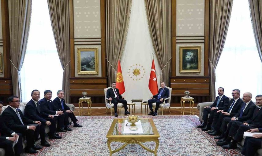 Cumhurbaşkanı Erdoğan, Kırgızistan lideri Sadır Caparov ile önemli bir görüşme gerçekleştirdi