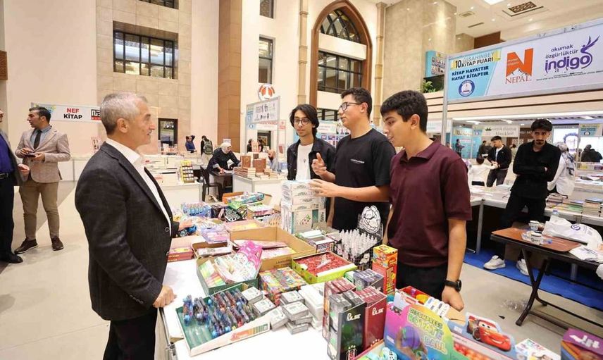 Şahinbey Belediyesi'nden 10'uncu kitap fuarına yoğun ilgi: Eğitim odaklı etkinliklerle dolu