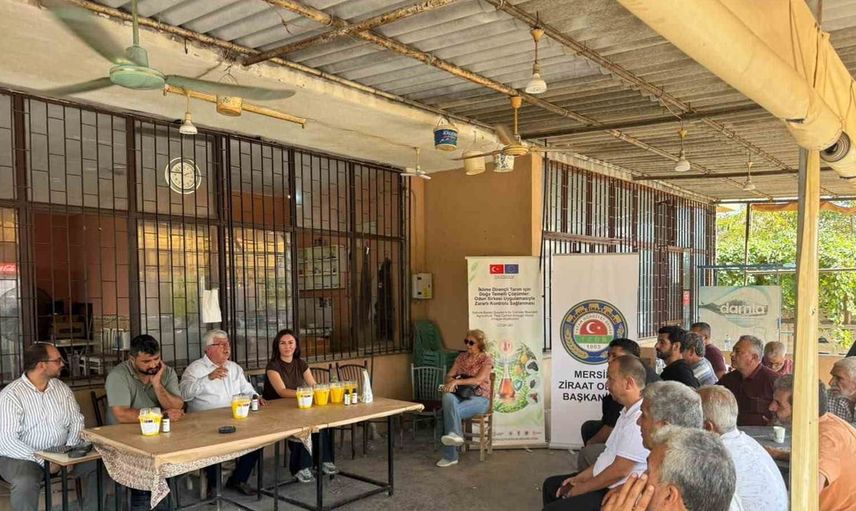 Mersin'de çiftçilere çevre dostu meyve sineğiyle mücadele eğitimi