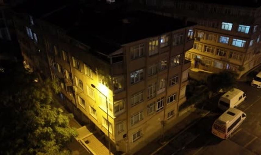 Eyüpsultan'da 5 katlı bina risk nedeniyle tahliye edilip mühürlendi