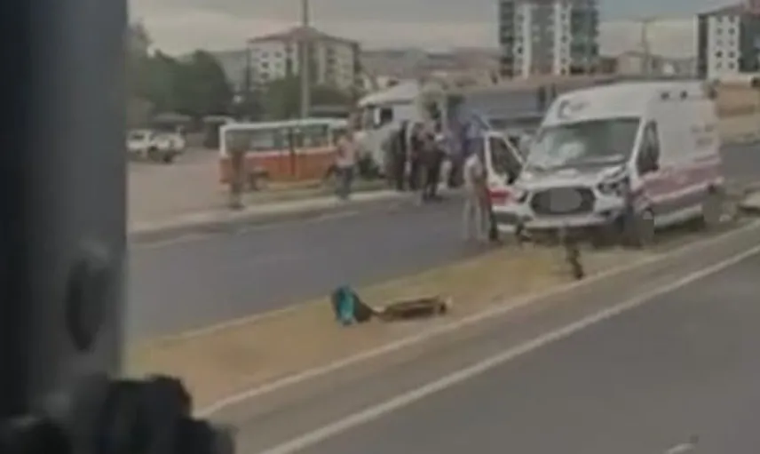 Polatlı'da ambulans ile otomobil çarpıştı, 5 kişi yaralandı