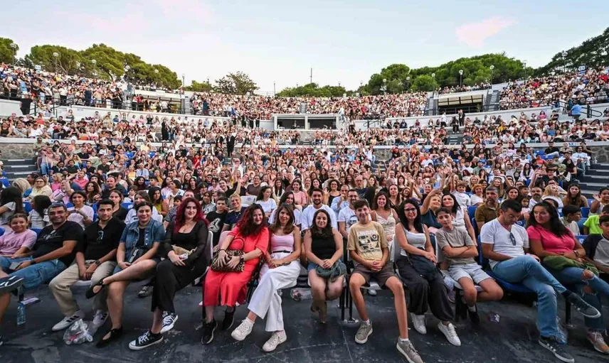 İzmir’in kurtuluş coşkusu fuara yansıdı: Şehrin sahneleri doldu taşdı