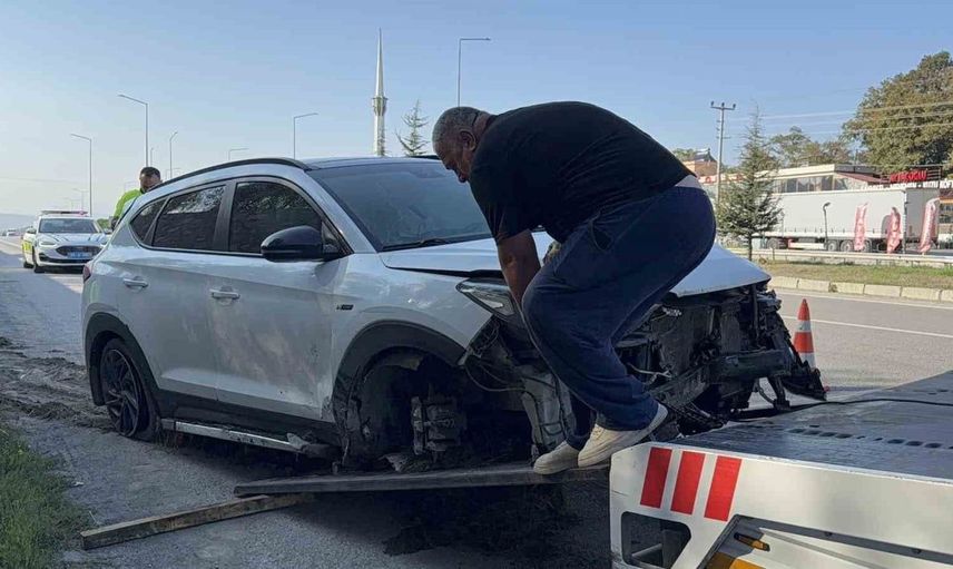 Samsun'da üniversite kaydı için yola çıkan ailenin kaza gelirken yaralandı