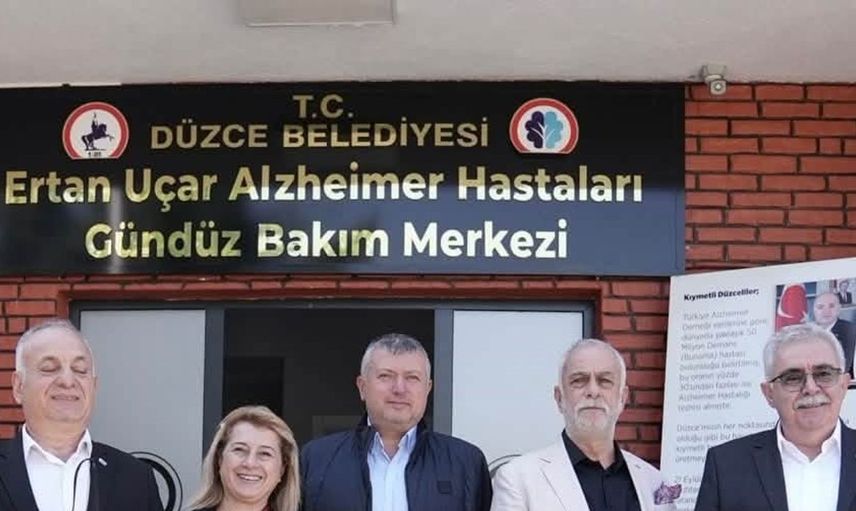 Düzce’de sosyal projelere destek veren Lokman Ayva, Alzheimer merkezini ziyaret etti