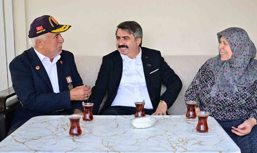 Oktay Yılmaz'dan gazilere moral ziyareti