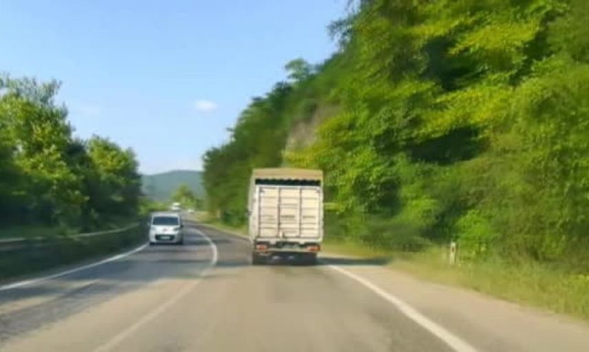 Karabük-Yenice karayolunda tehlikeli kazadan son anda kurtuluş