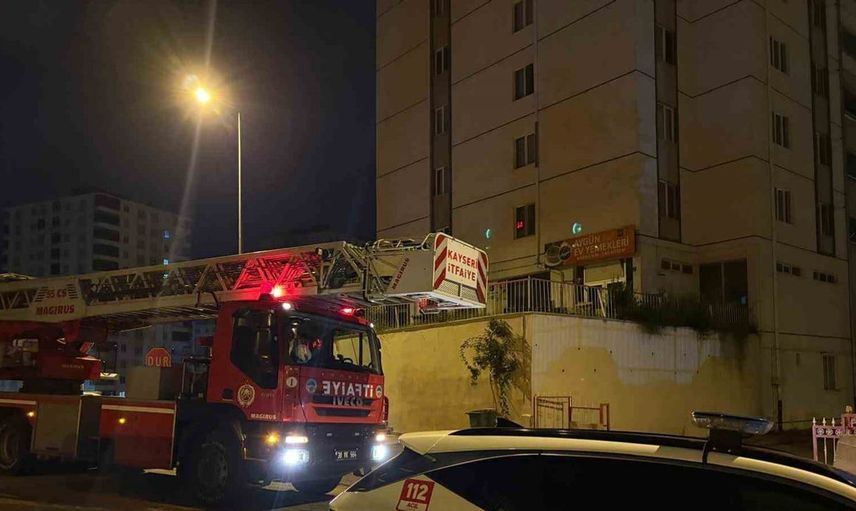Kayseri'de 10 katlı binada yangın paniği: Duman elektrik aksamından çıktı