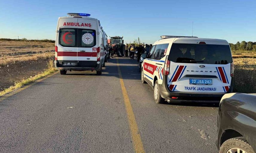 Edirne'de traktör ile otomobil çarpıştı: 1 kişi yaralandı