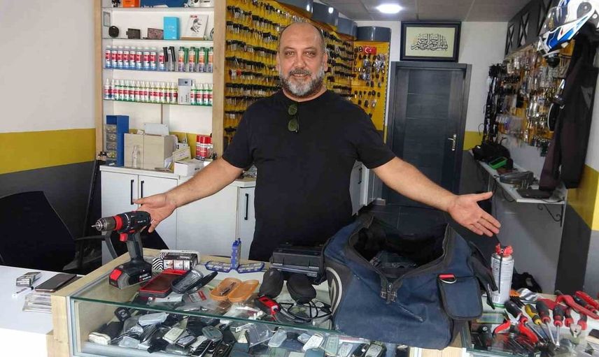 Dışarıda unuttuğu çantayı gece alan kişi, bir gün sonra bıraktı