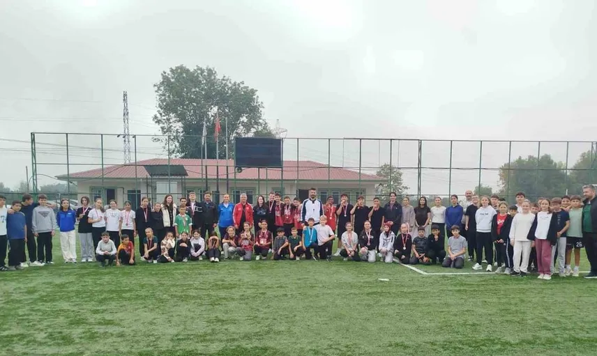 Çilimli'de genç atletler sahne aldı