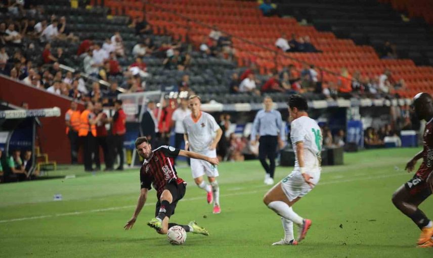 Gaziantep FK, Alanyaspor karşısında ilk yarıyı geride kapattı