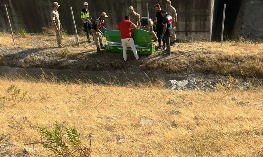 Gaziantep'te kontrolden çıkan araç köprüden düştü: 2 kişi hayatını kaybetti